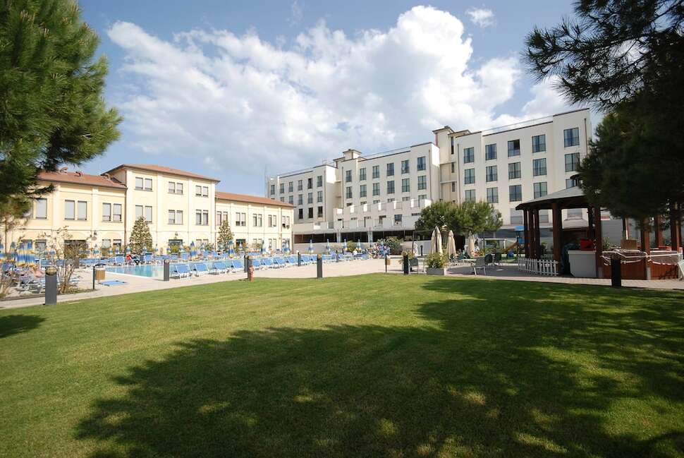 Een foto van de buitenkant van Club Hotel Dante
