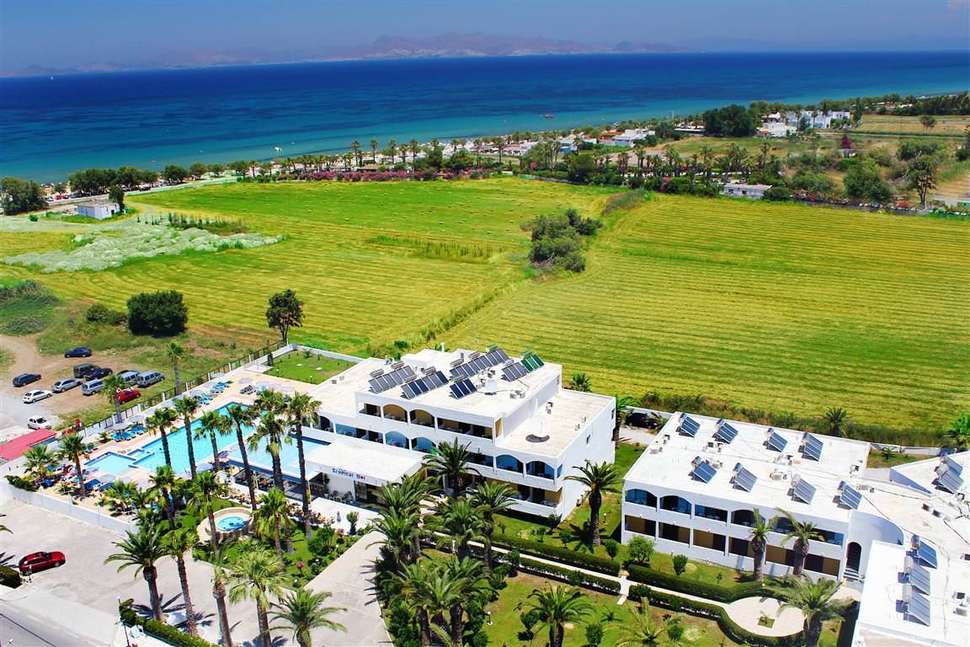 Een foto van de buitenkant van Hotel Tropical Sol