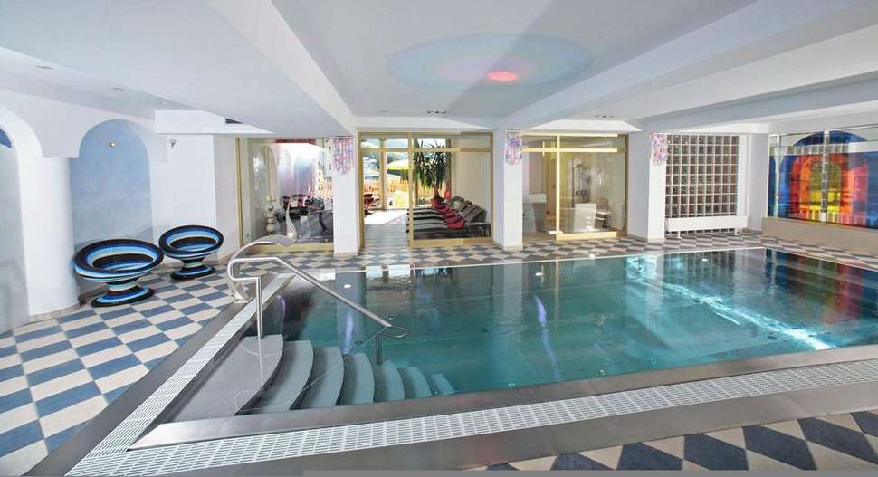 Een foto van het zwembad bij Berger's Sporthotel