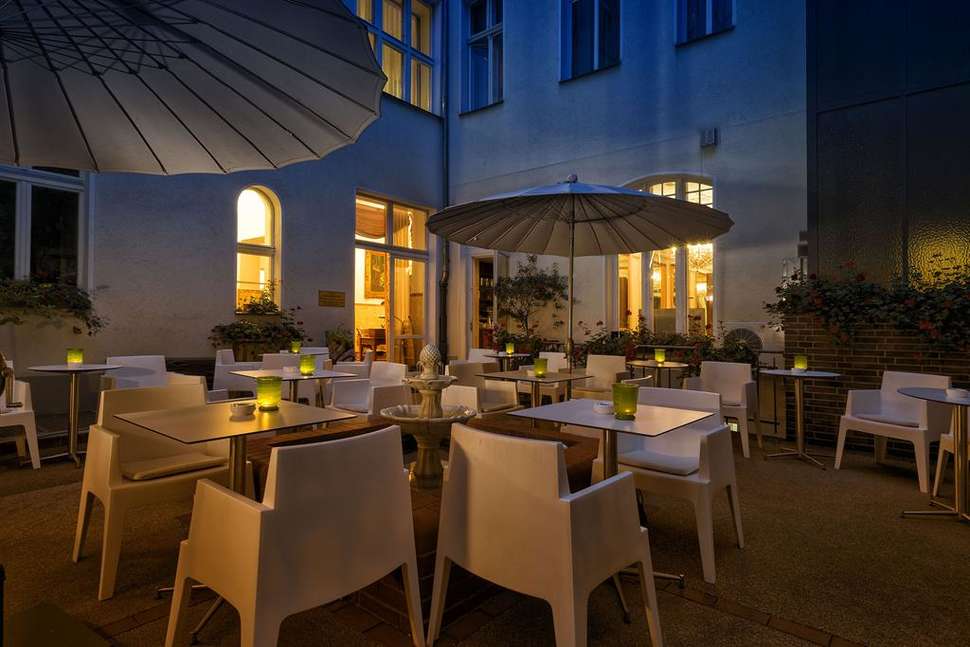 Een foto van het terras bij Leonardo Hotel Berlin Kurfürstendamm