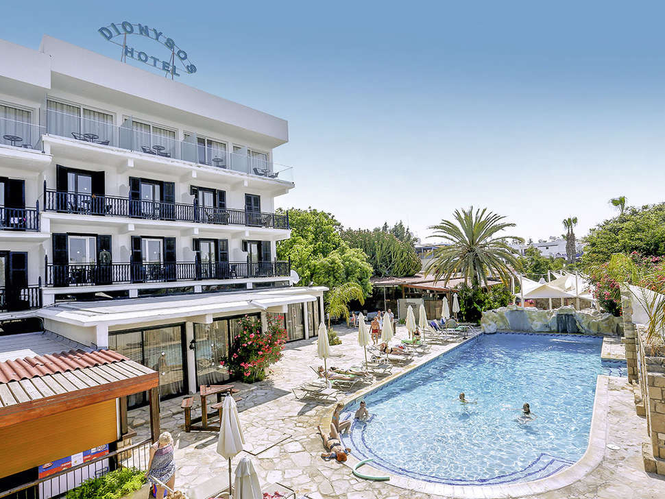 Een foto van het zwembad bij Dionysos Central Hotel