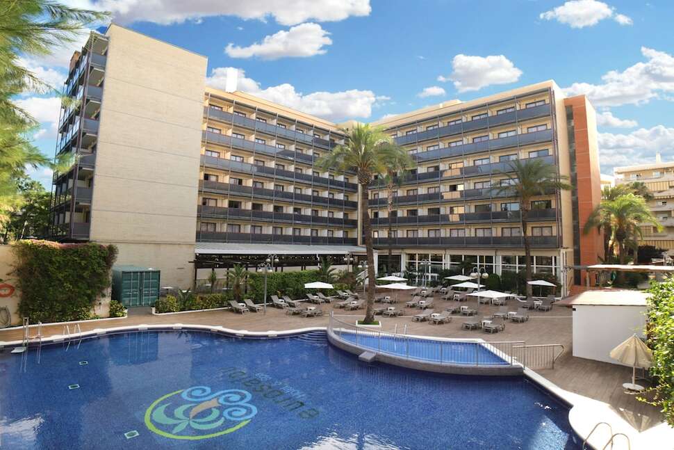 Een foto van het zwembad bij Eurosalou Hotel & Spa