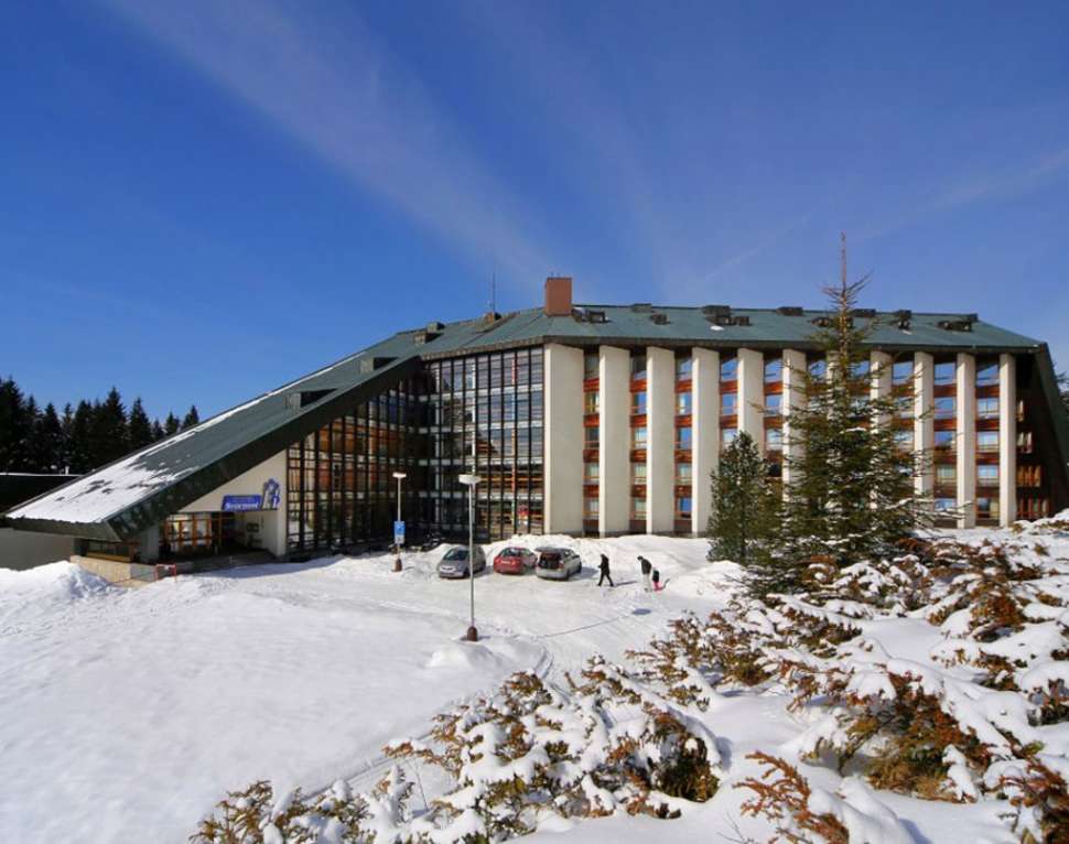 Een foto van de buitenkant van Wellness Hotel Svornost
