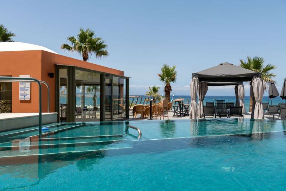 Ein Foto vom Pool im Aquila Porto Rethymnon