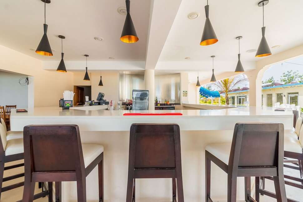 Een foto van de faciliteiten bij Travellers Beach Resort