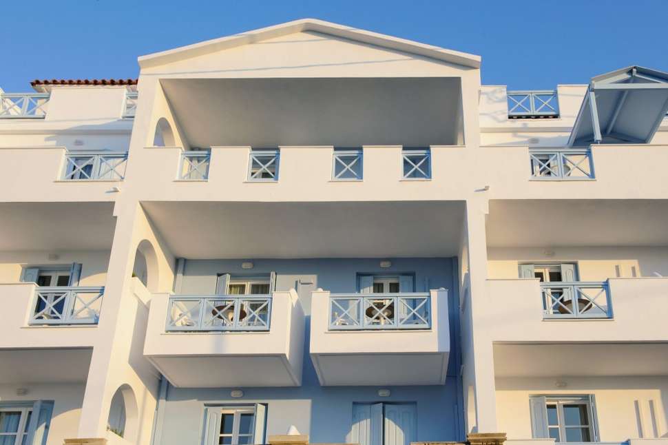 Een foto van de buitenkant van Erato Seaside Hotel
