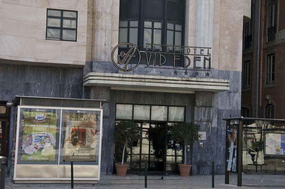 Een foto van de buitenkant van VIP Executive Eden Aparthotel
