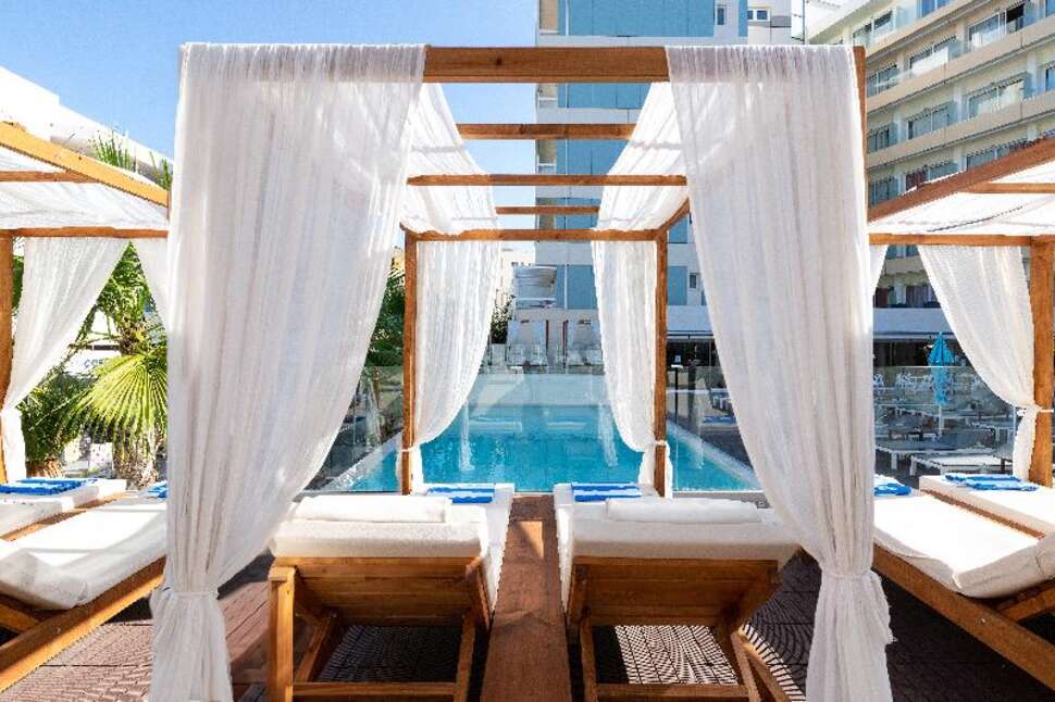 Een foto van het zwembad bij Arte Hotel