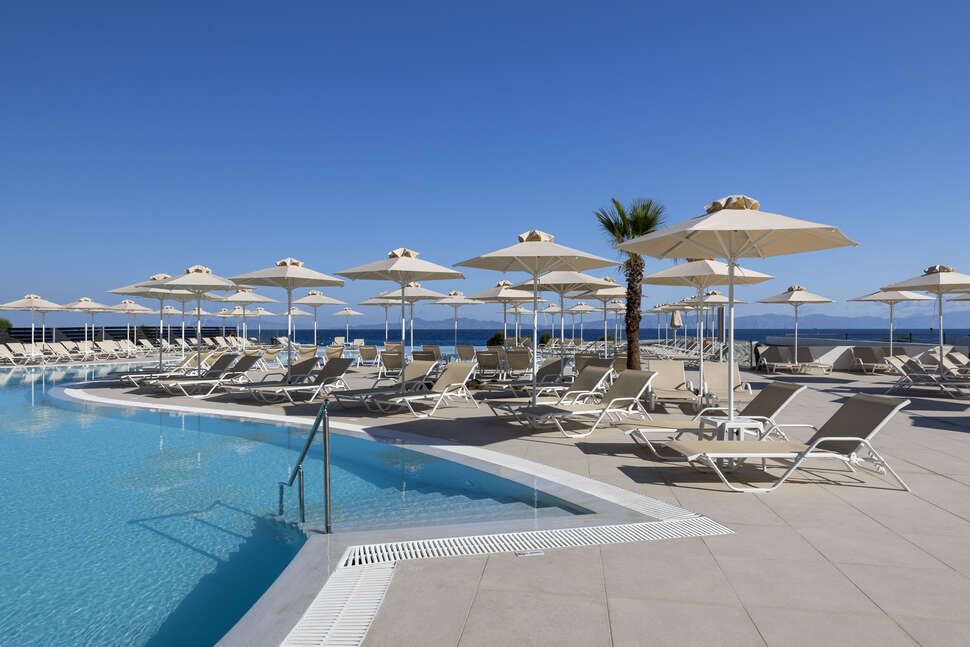 Ein Foto vom Pool im Belair Beach Hotel