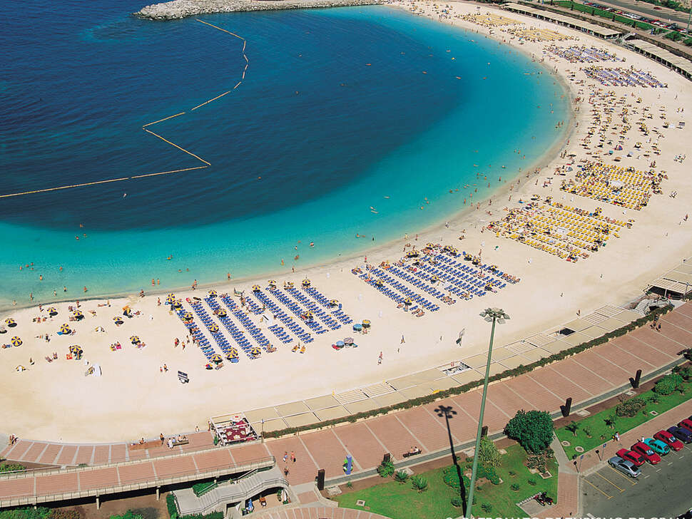 Een foto van het strand bij Holiday Club Playa Amadores