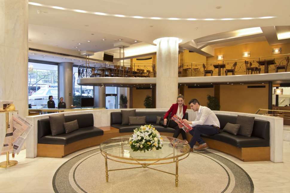 Ein Foto vom Innenbereich im Titania Hotel