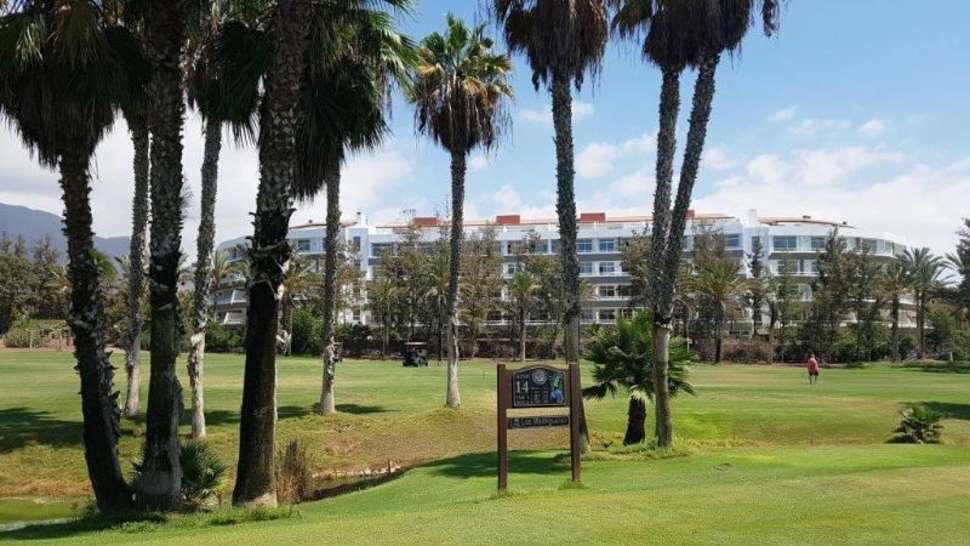 Ein Foto von der Außenansicht des Gara Suites Golf & Spa
