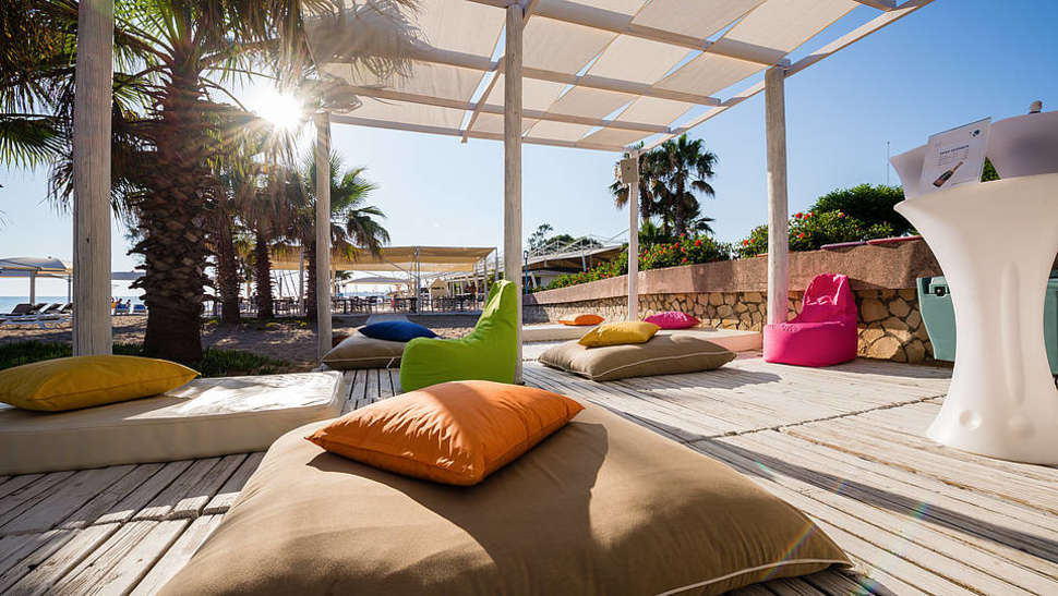 Een foto van het terras bij Robinson Club Pamfilya