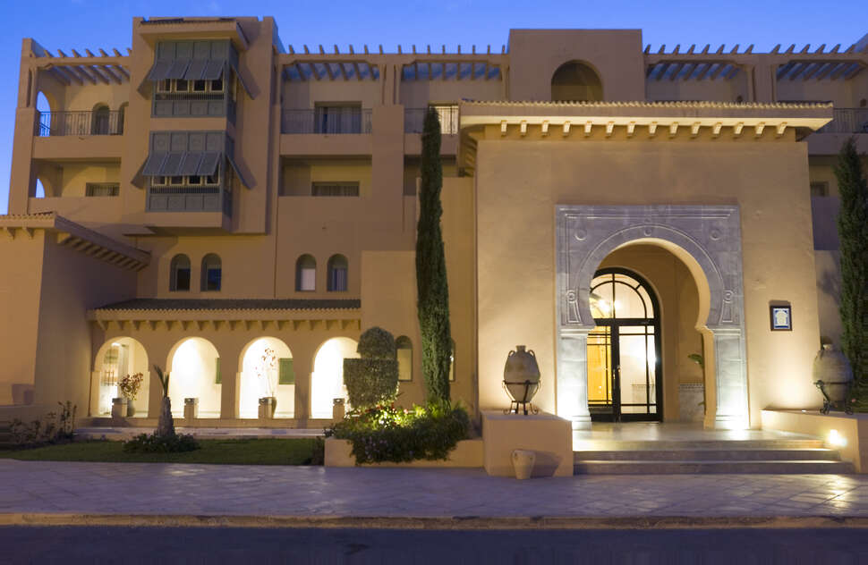 Ein Foto von der Außenansicht des Alhambra Thalasso