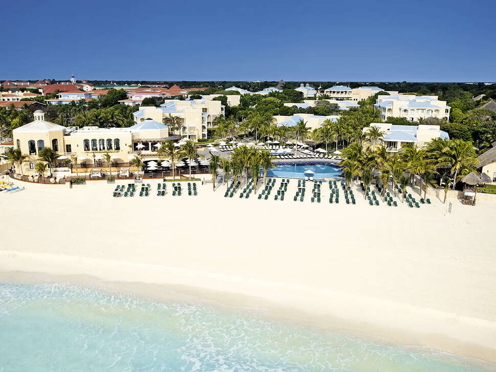 Een foto van het zwembad bij Royal Hideaway Playacar