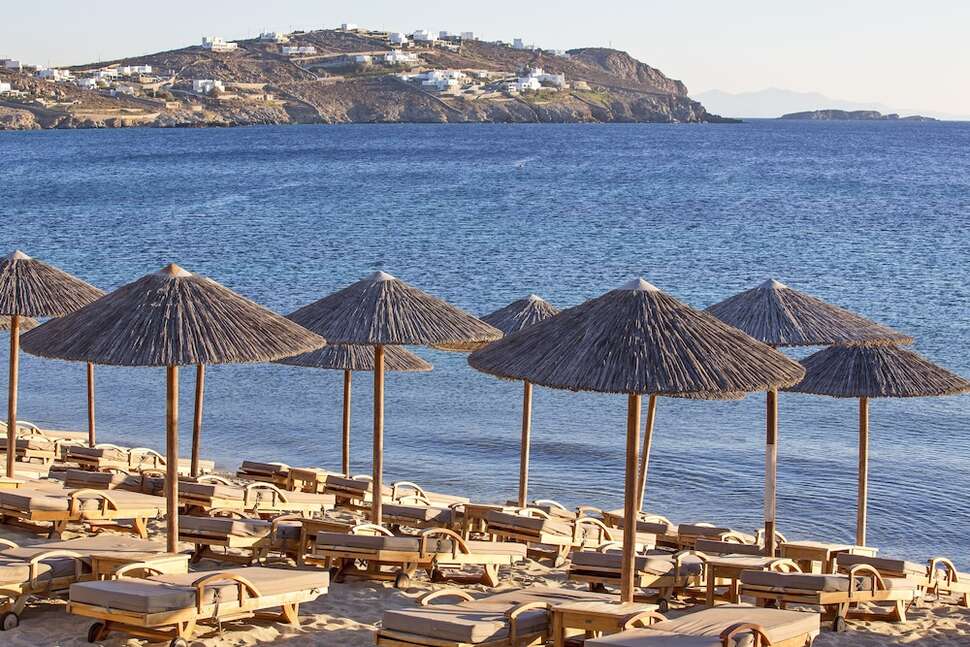 Een foto van het strand bij Manoulas Mykonos Beach Resort