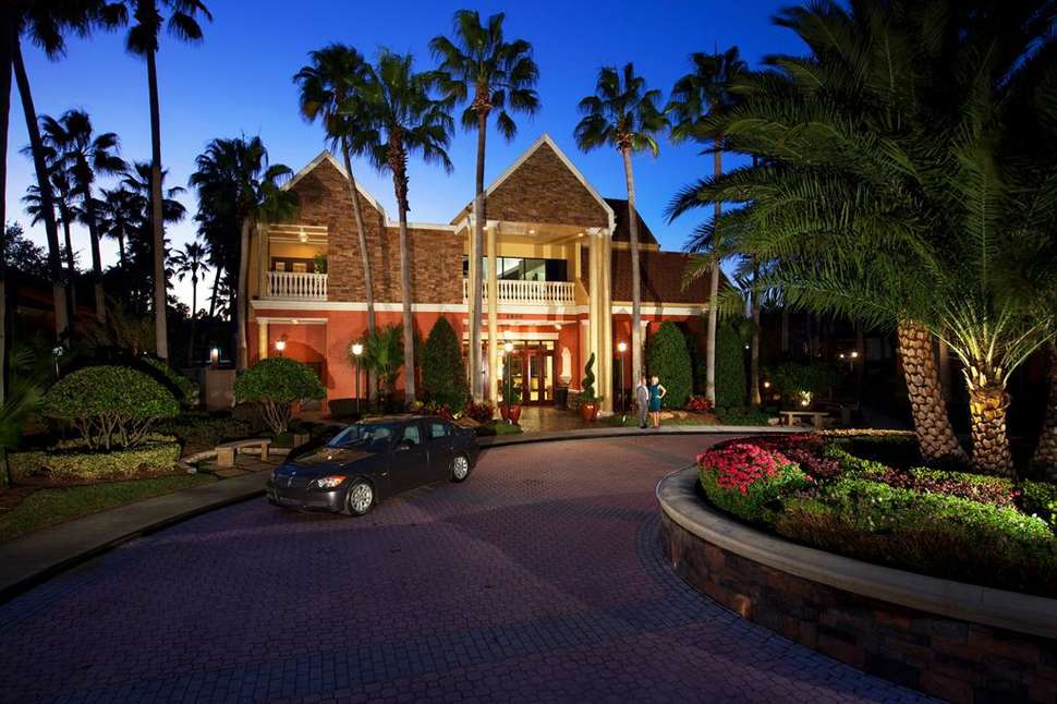 Een foto van de buitenkant van Legacy Vacation Resort
