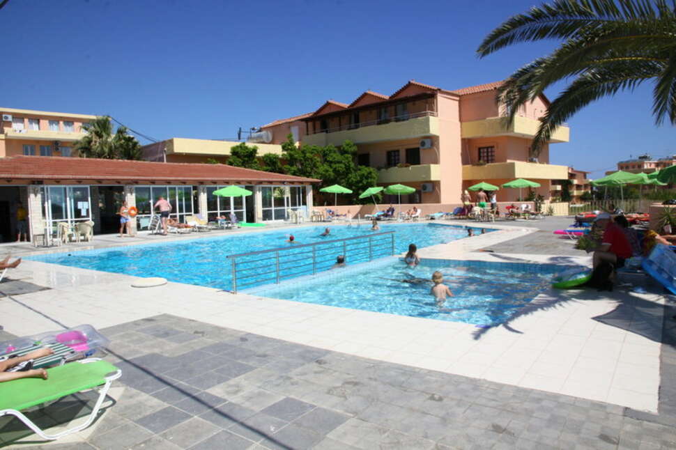 Een foto van het zwembad bij Fereniki Holiday Beach Resort
