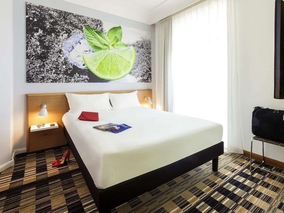 Ein Foto Ibis Styles Napoli Garibaldi