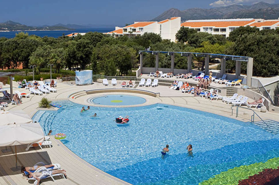 Een foto van het zwembad bij Valamar Tirena Hotel