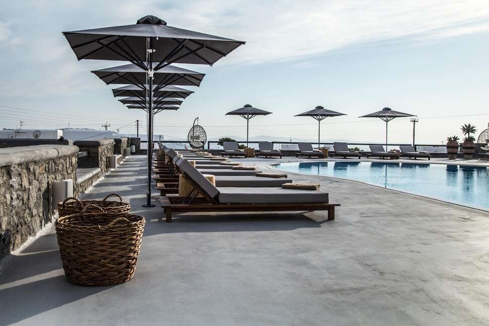 Ein Foto vom Pool im My Mykonos Hotel