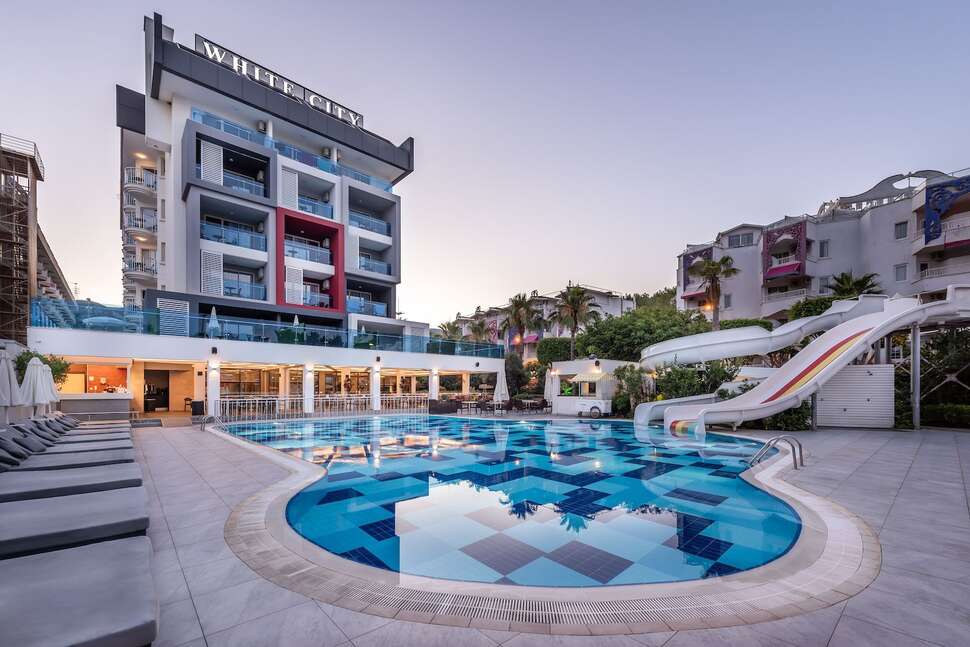 Ein Foto White City Beach Hotel