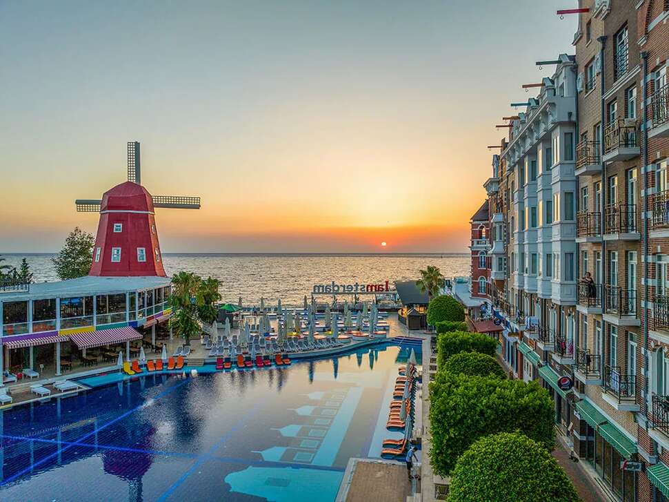 Een foto van het zwembad bij Orange County Kemer Resort Hotel