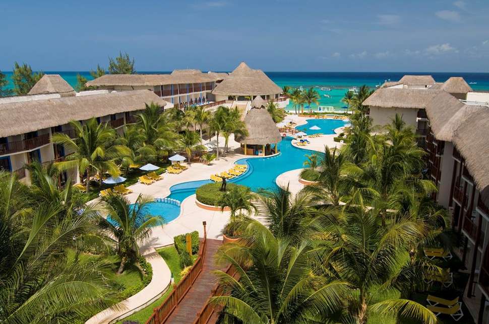 Een foto van het zwembad bij The Reef Coco Beach