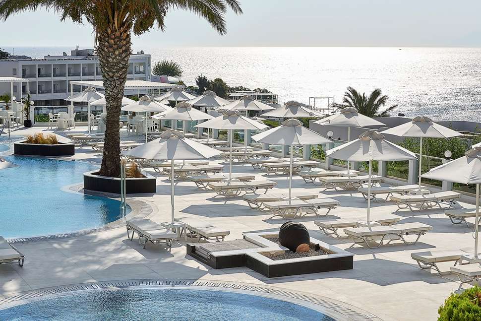 Een foto van het zwembad bij Dimitra Beach Hotel & Suites