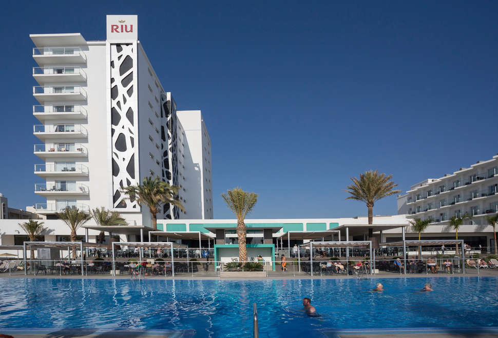 Een foto van het zwembad bij Riu Costa del Sol