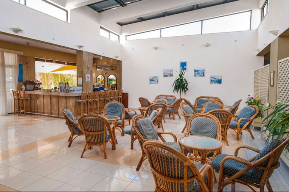 Een foto van het interieur van Aegean Bay Hotel
