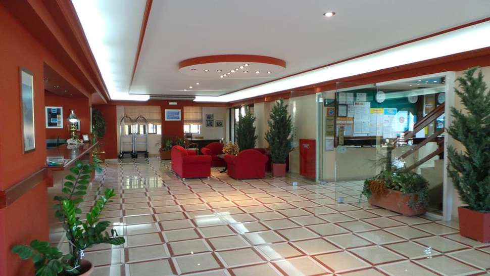 Een foto van het interieur van Seven Stars