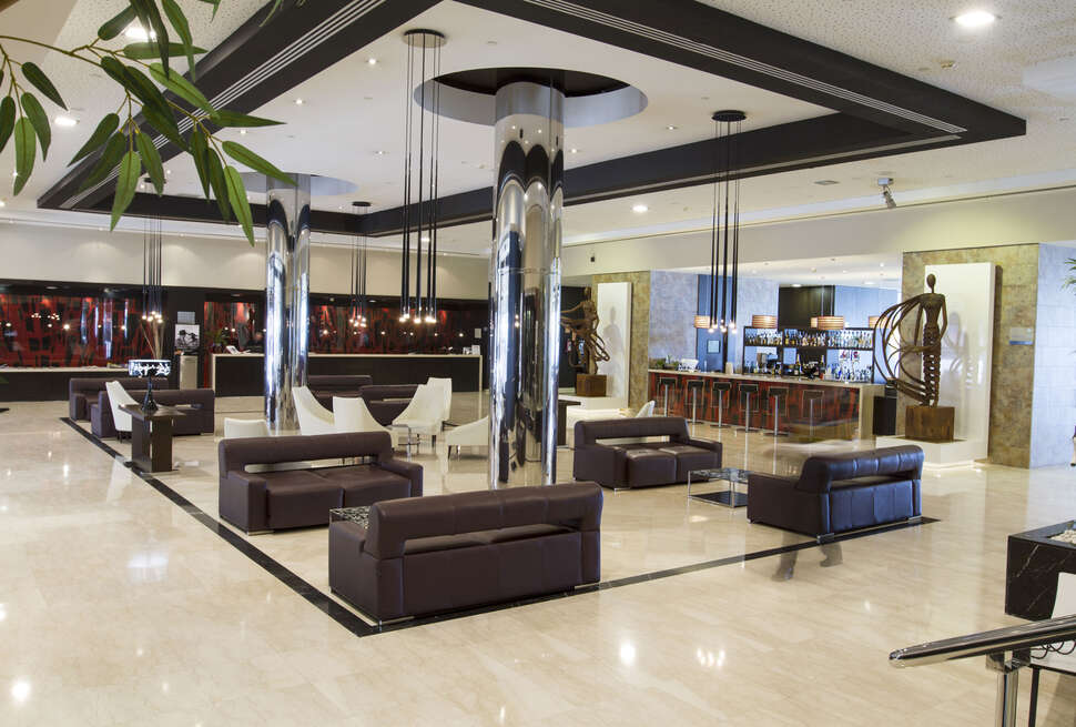Een foto van het interieur van Solymar Gran Hotel