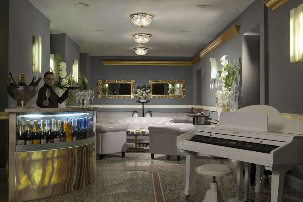 Ein Foto Golden Tulip Rome Piram