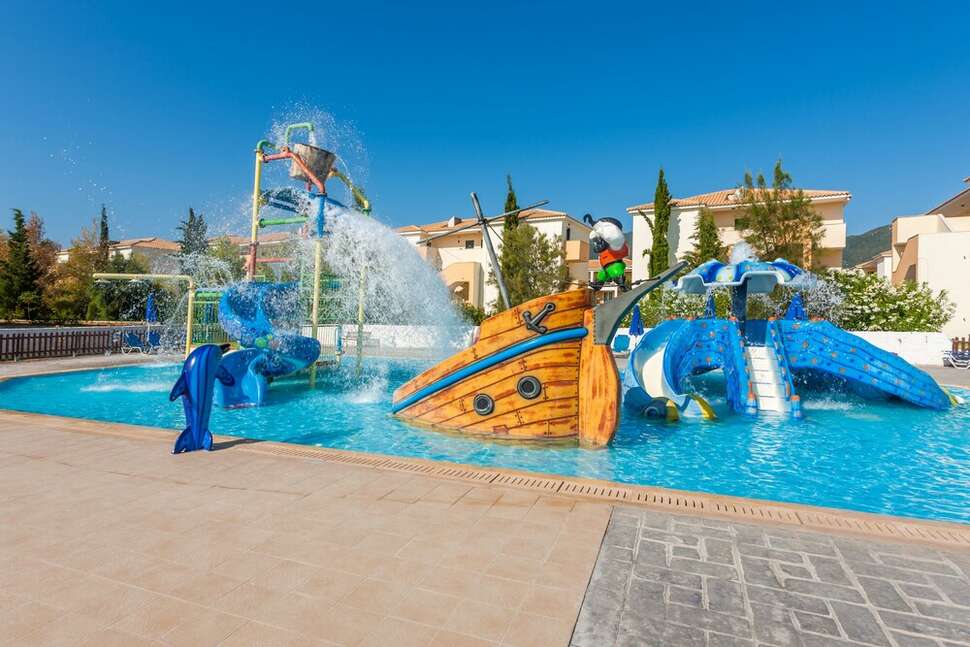 Een foto van het zwembad bij Alykanas Village Resort