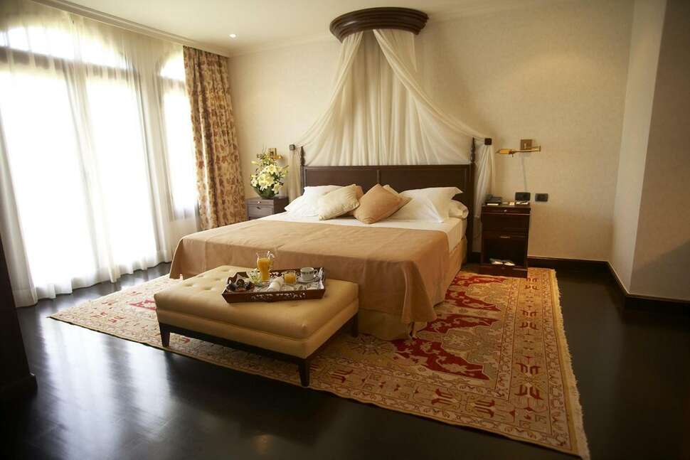 Ein Foto 1881 Tenerife Las Madrigueras Golf Hotel