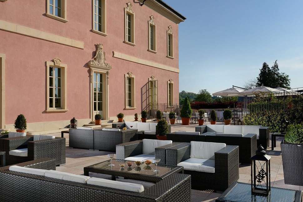 Een foto van het terras bij Castello dal Pozzo
