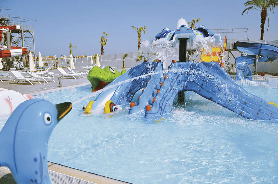 Ein Foto vom Pool im The King Evelthon Beach Hotel & Resort