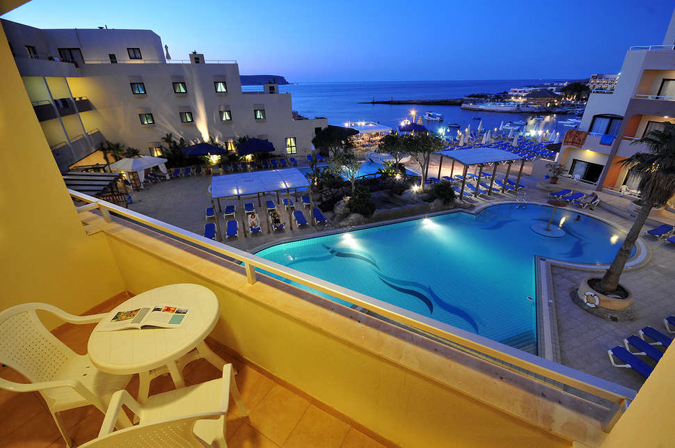 Een foto van het zwembad bij Riviera Spa Resort