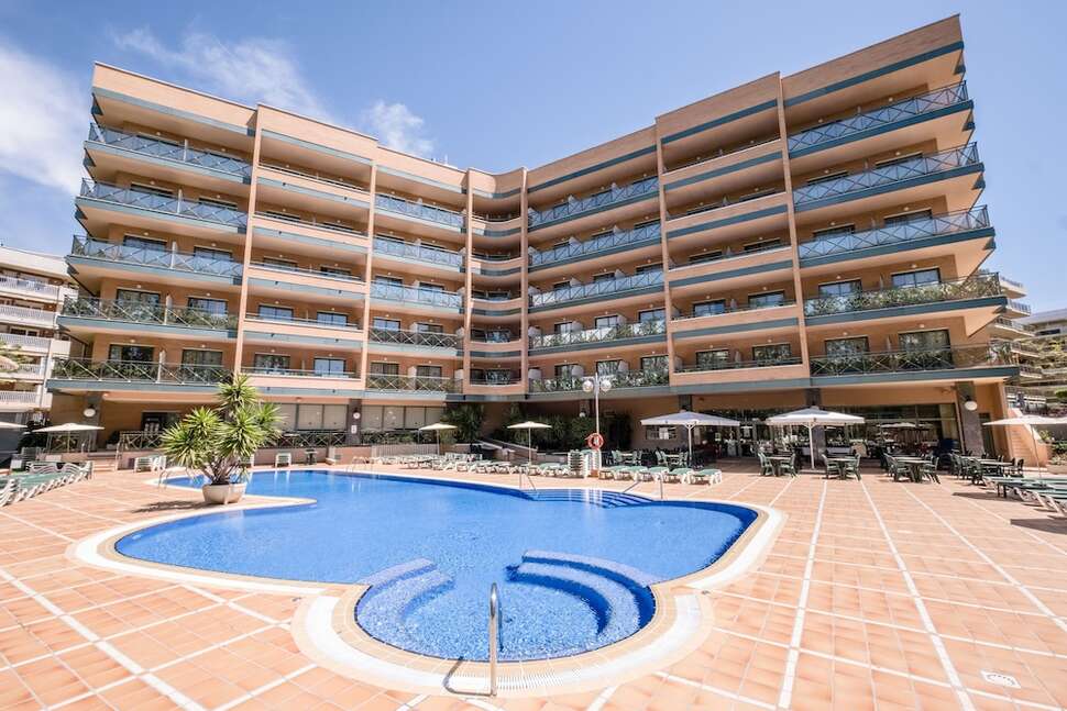 Een foto van het zwembad bij Hotel California Palace