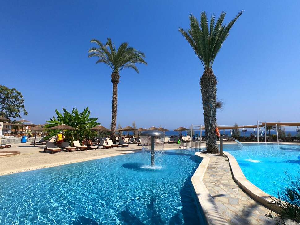 Ein Foto vom Pool im Malama Beach Holiday Village
