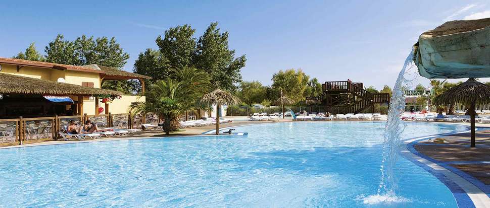 Een foto van het zwembad bij Camping Blue Bayou