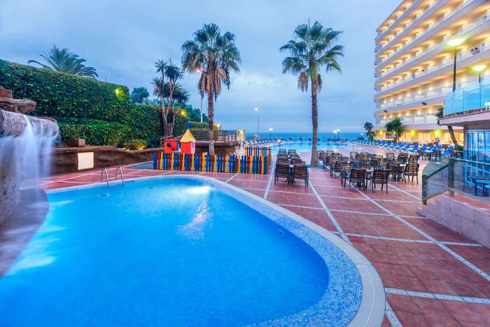 Een foto van het zwembad bij Hotel Cala Font