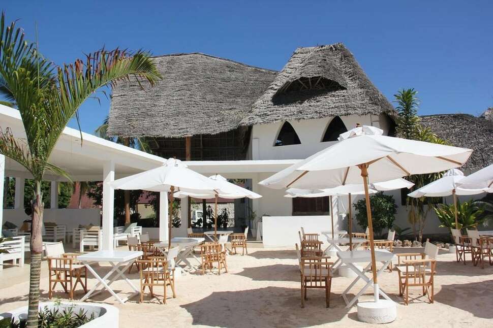 Een foto van het terras bij Dhow Inn boutique hotel