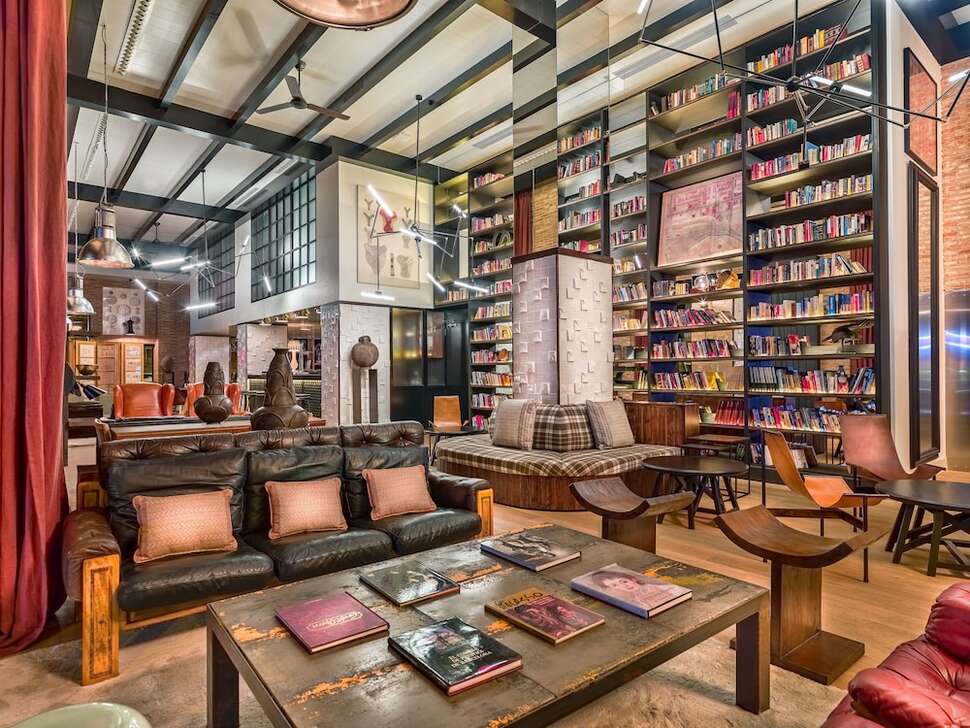 Een foto van het interieur van H10 Tribeca