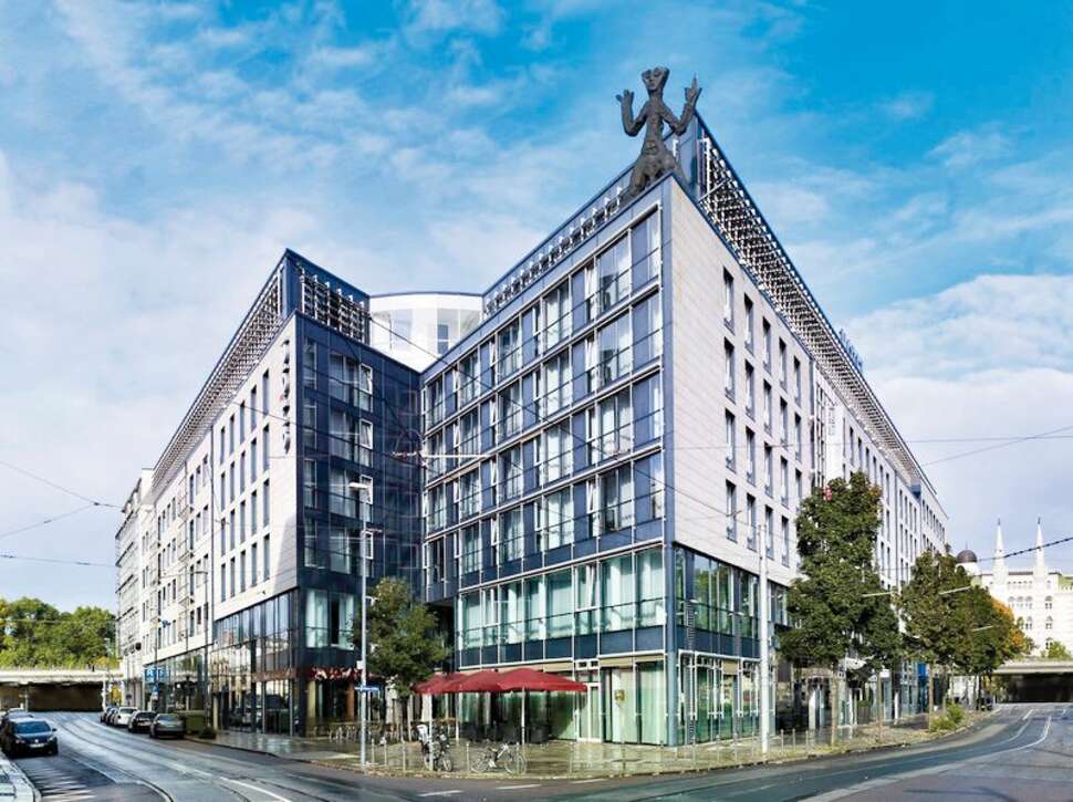 Een foto van de buitenkant van Art'Otel Dresden