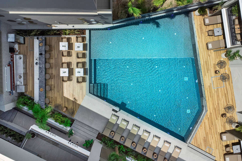 Een foto van het zwembad bij Luuks Luxury Accommodation