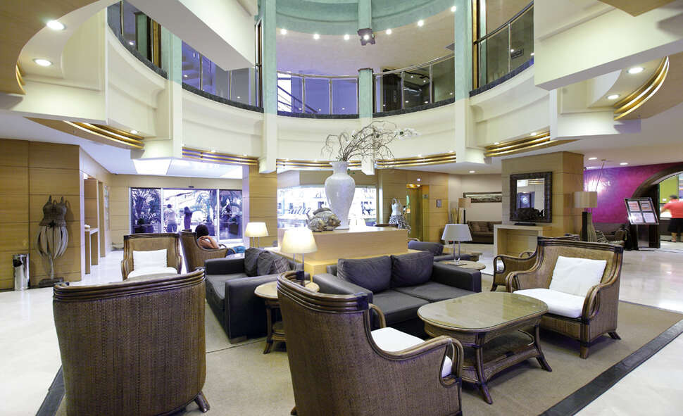 Een foto van het interieur van Grand Cettia Hotel