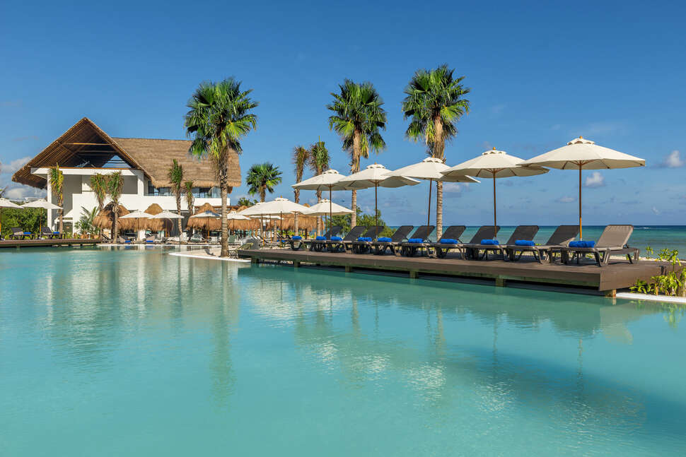 Een foto van het zwembad bij Ocean Riviera Paradise