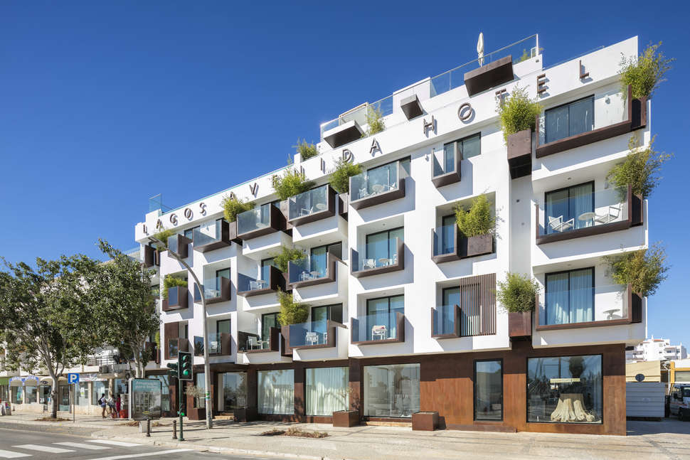 Een foto van de buitenkant van Lagos Avenida Hotel